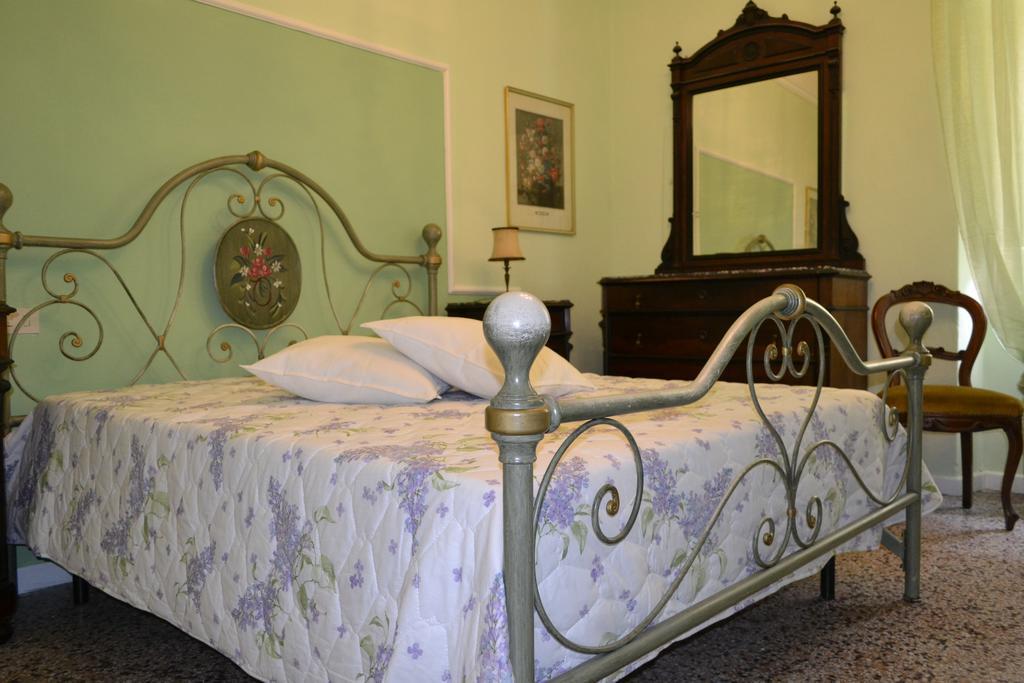 Corte Palazzo Picedi Benettini Sarzana Room photo